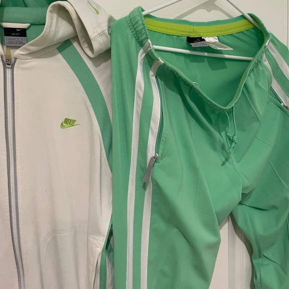 VINTAGE NIKE SWEATSUIT - Picture 4 of 11